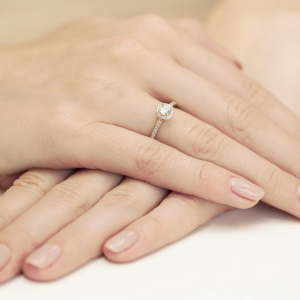 Wielokamieniowy pierścionek z Brylantami 0,28ct ze złota próby 585. W-0406
